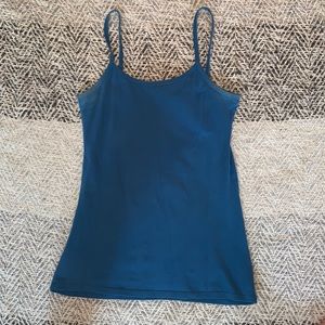 blue tank top